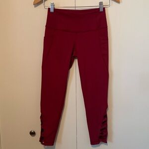 Victoria’s Secret Sport Knockout Lace Side Capris Leggings Size XS